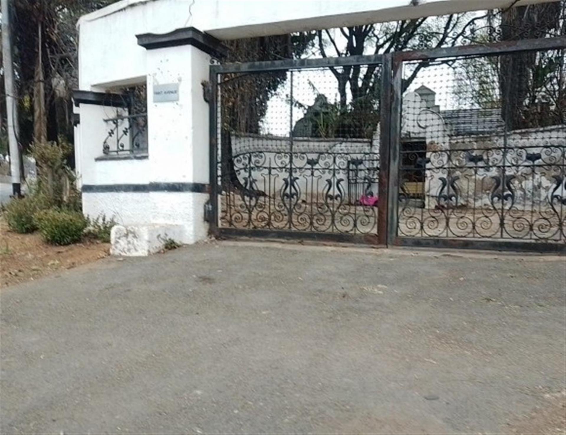 Front View of property in Kew