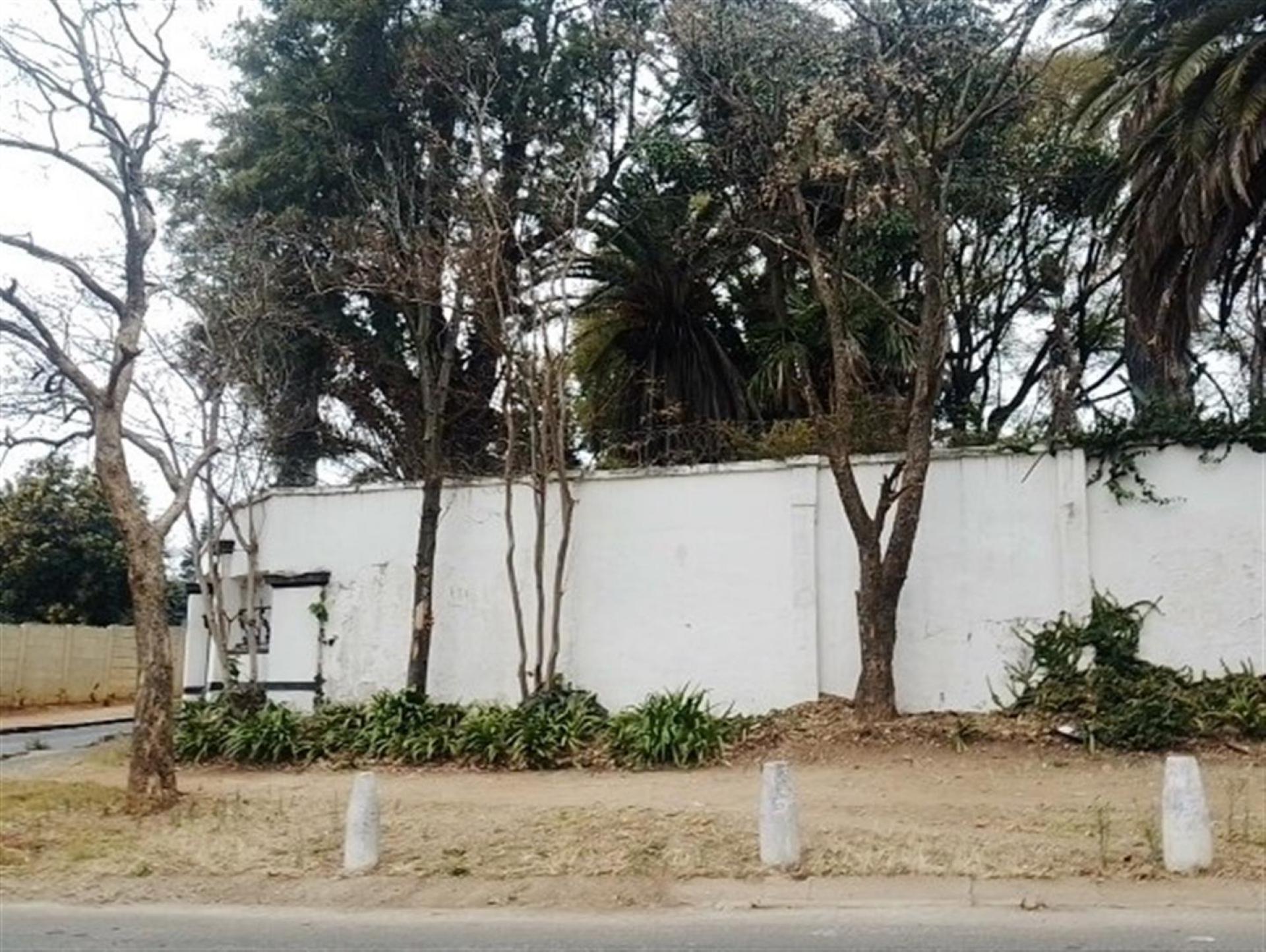 Front View of property in Kew