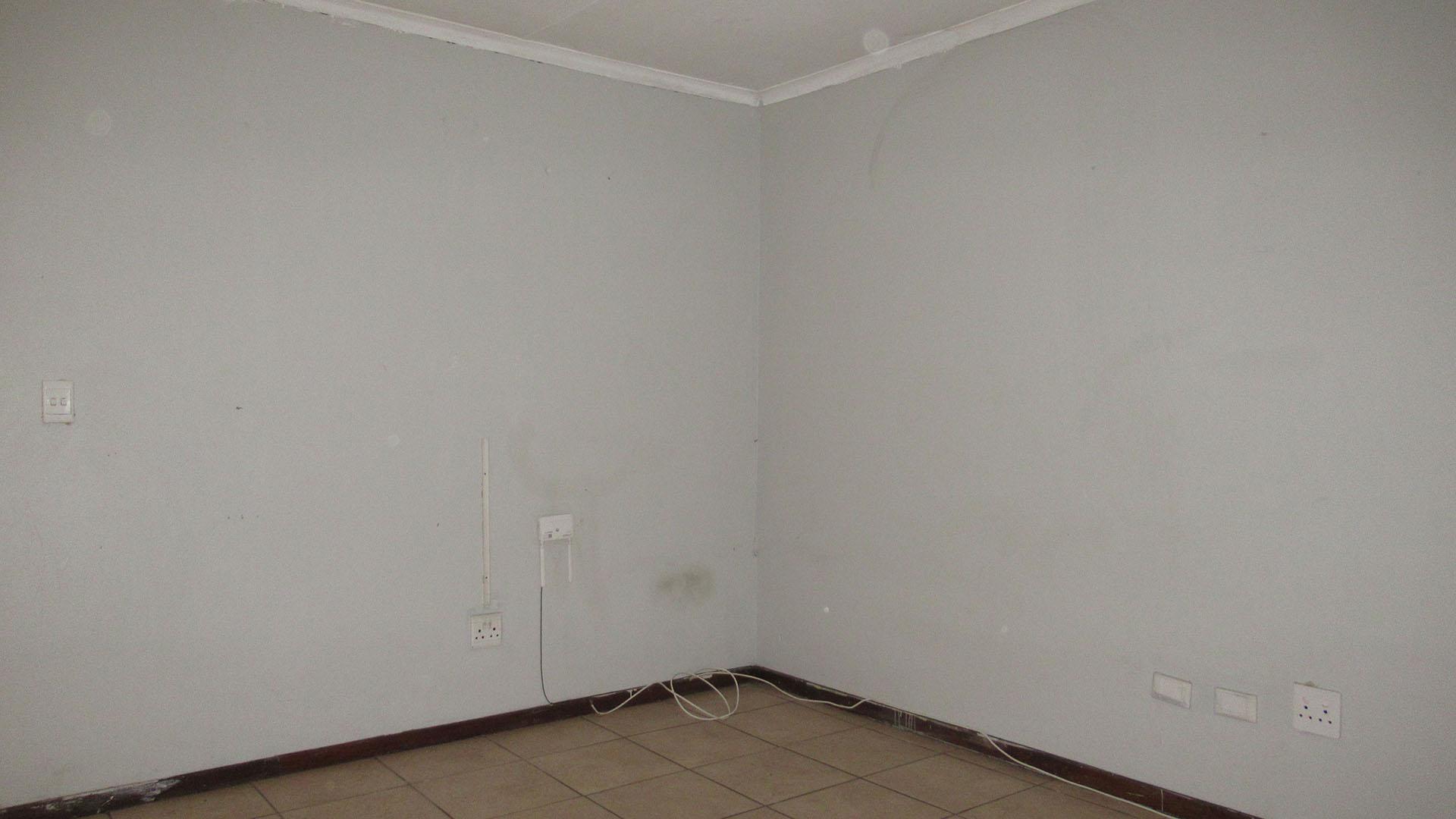 Lounges - 15 square meters of property in Florida