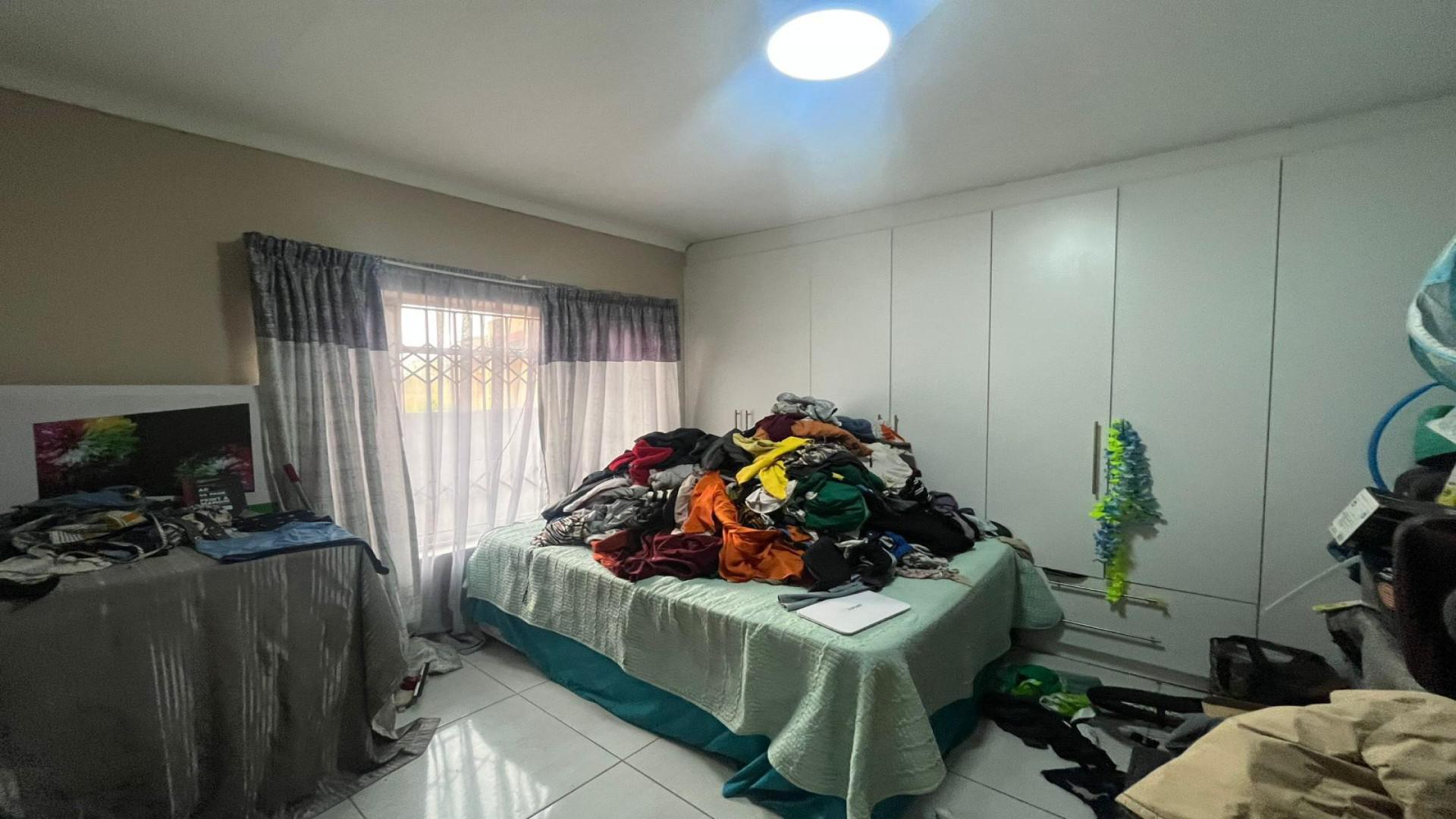 Bed Room 1 of property in Newcastle