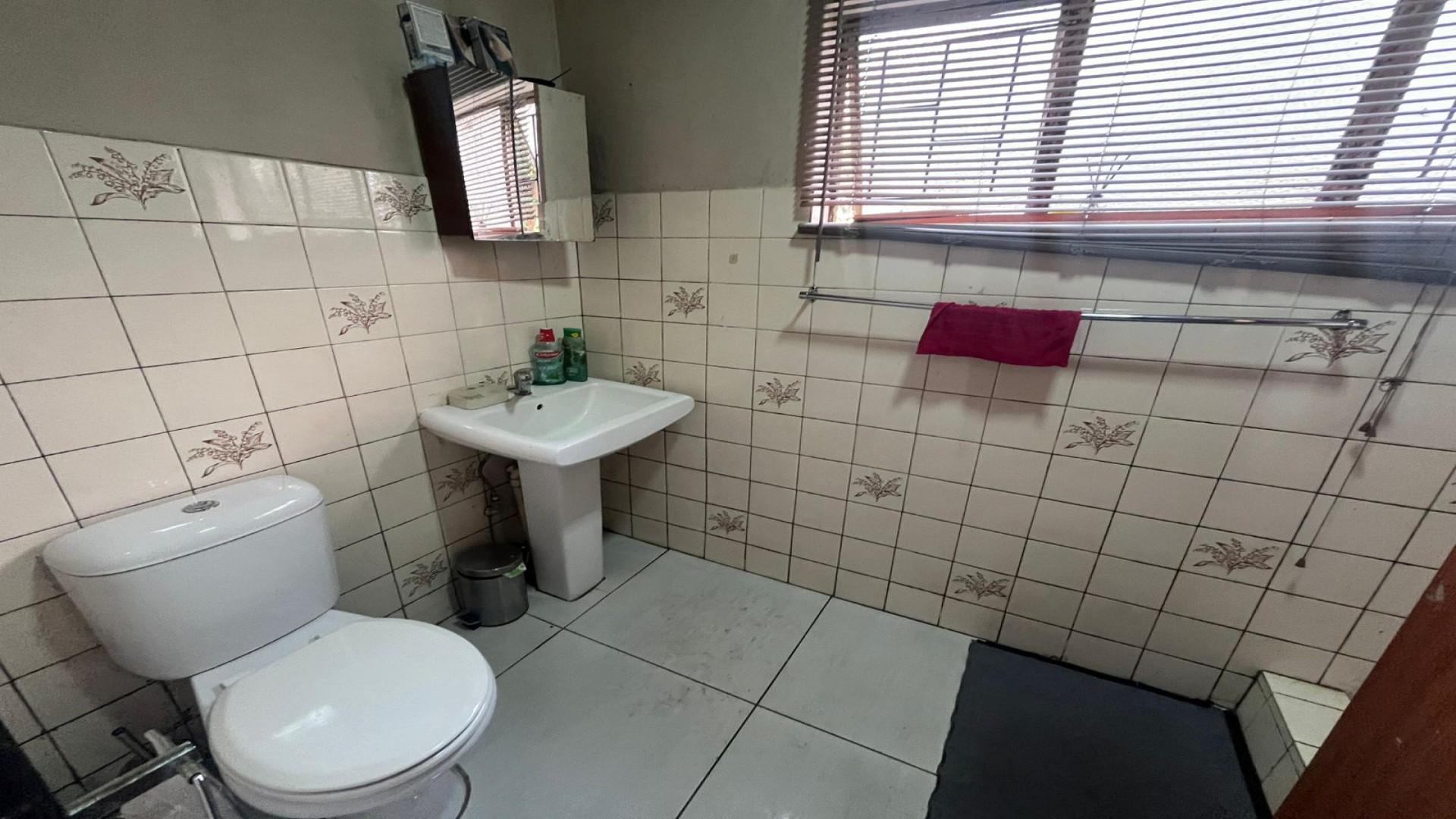 Bathroom 2 of property in Newcastle