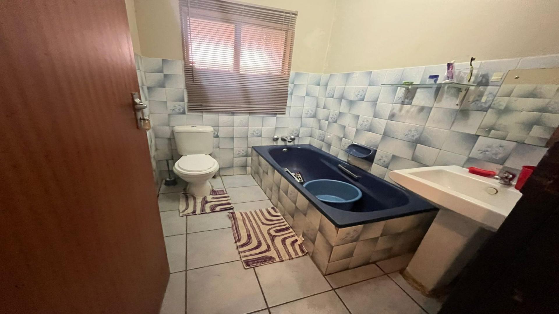 Bathroom 1 of property in Newcastle