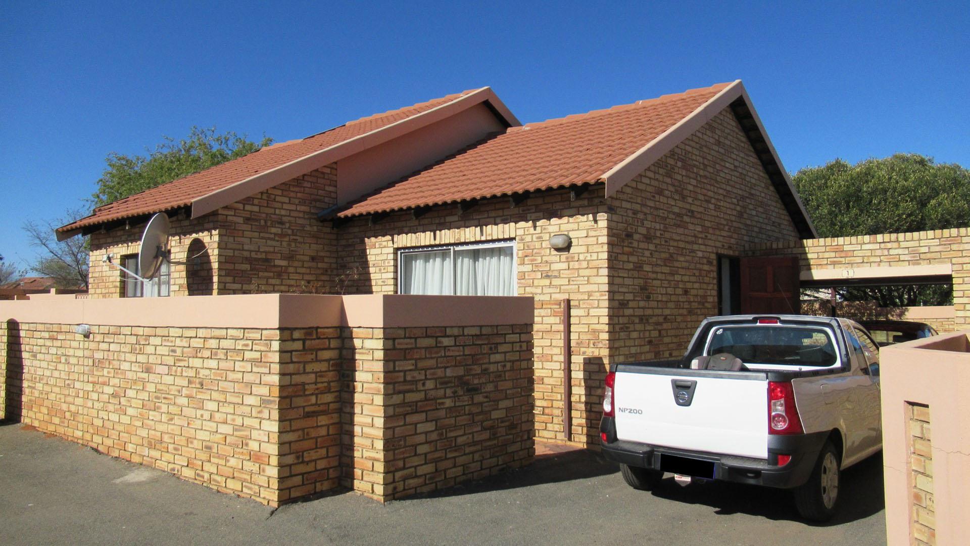 Front View of property in Greenhills