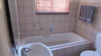 Bathroom 1 - 5 square meters of property in Greenhills