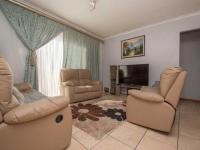 Lounges - 22 square meters of property in Greenhills