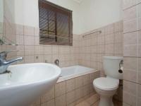 Bathroom 1 - 5 square meters of property in Greenhills