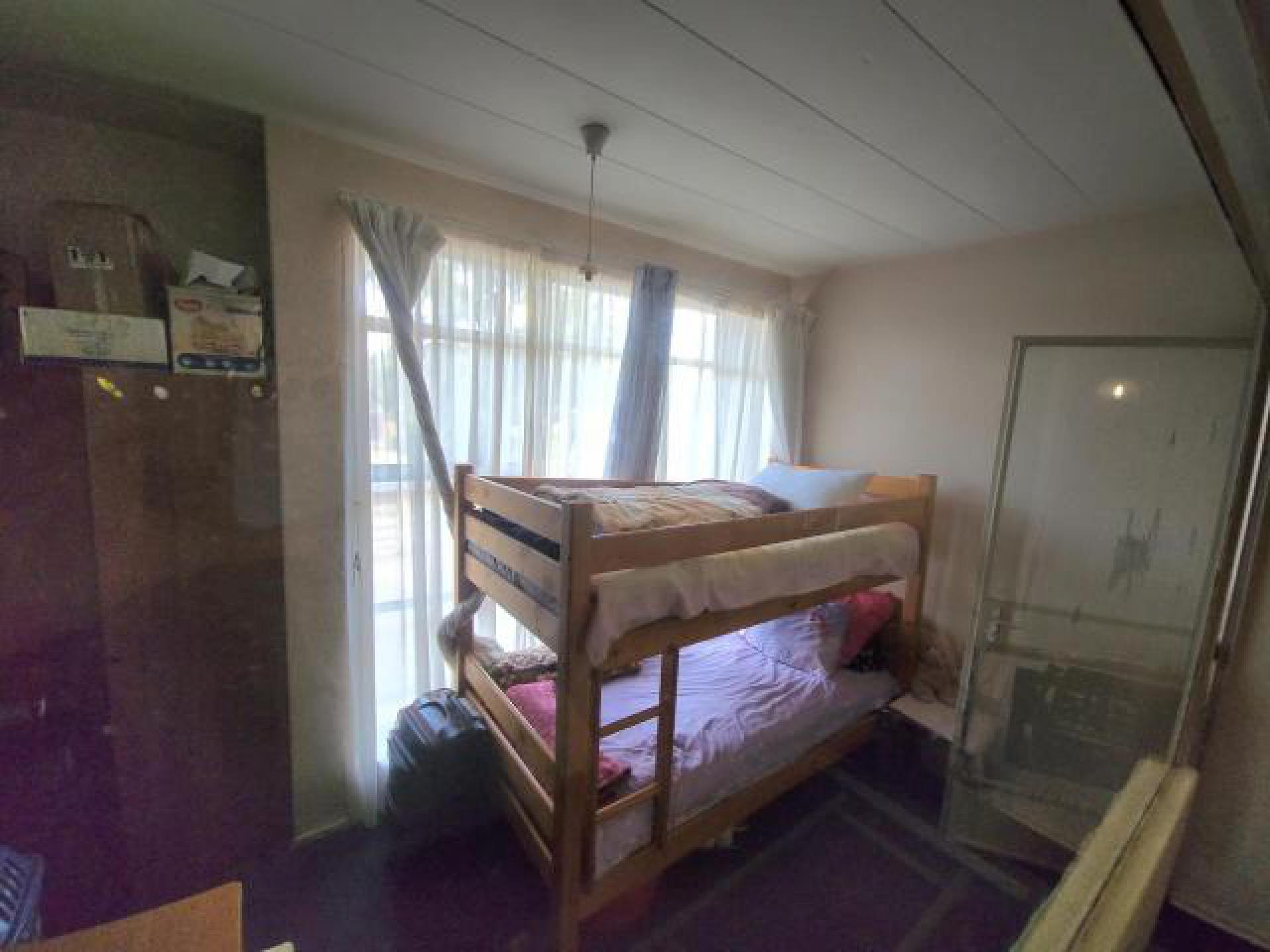 Bed Room 2 of property in Germiston South