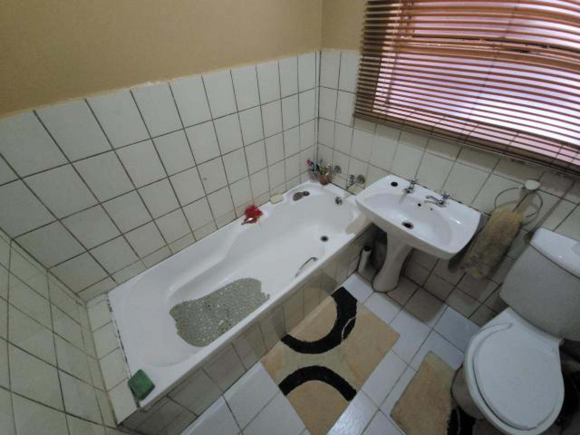 Bathroom 1 of property in Germiston South