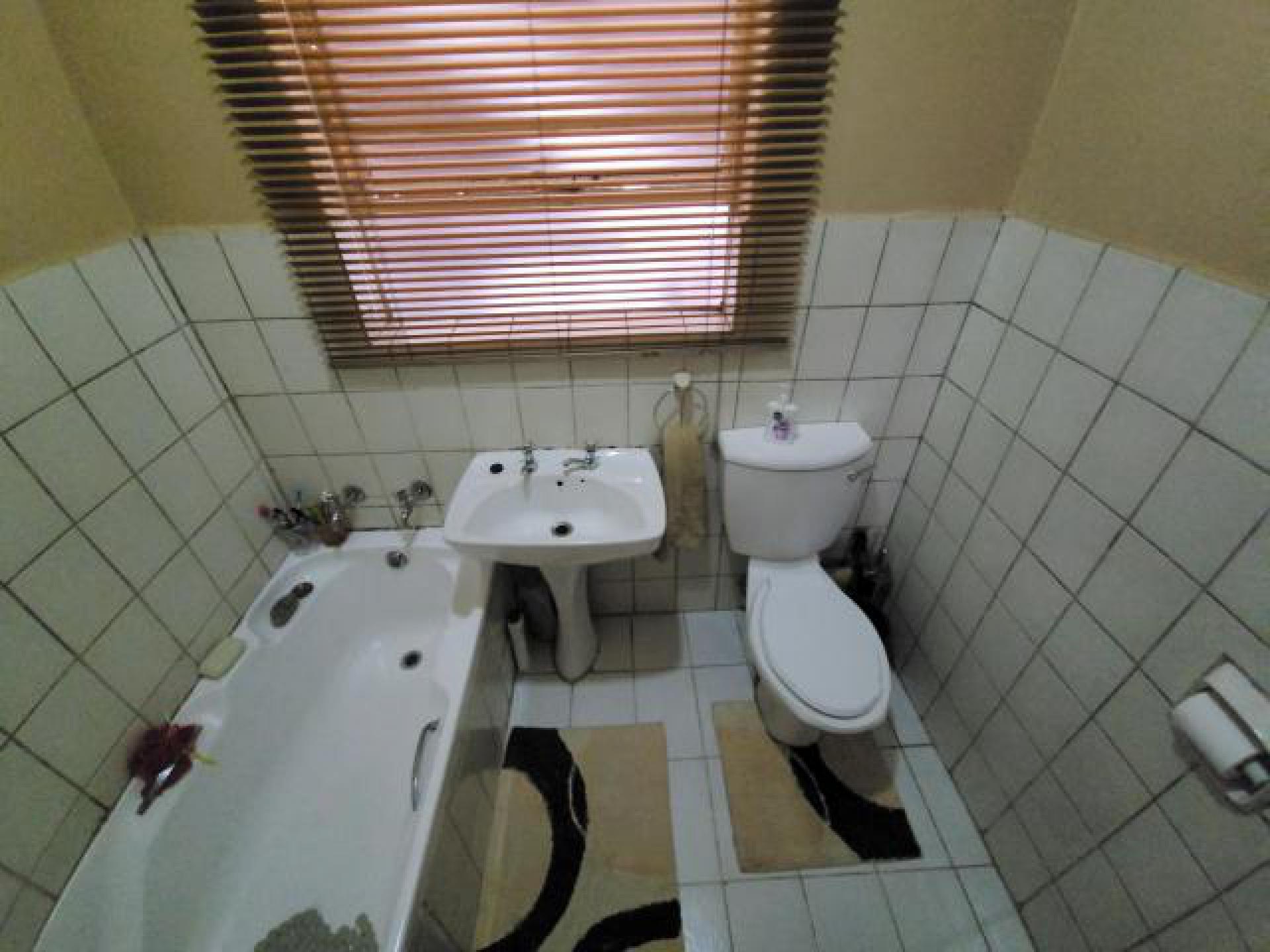 Bathroom 1 of property in Germiston South