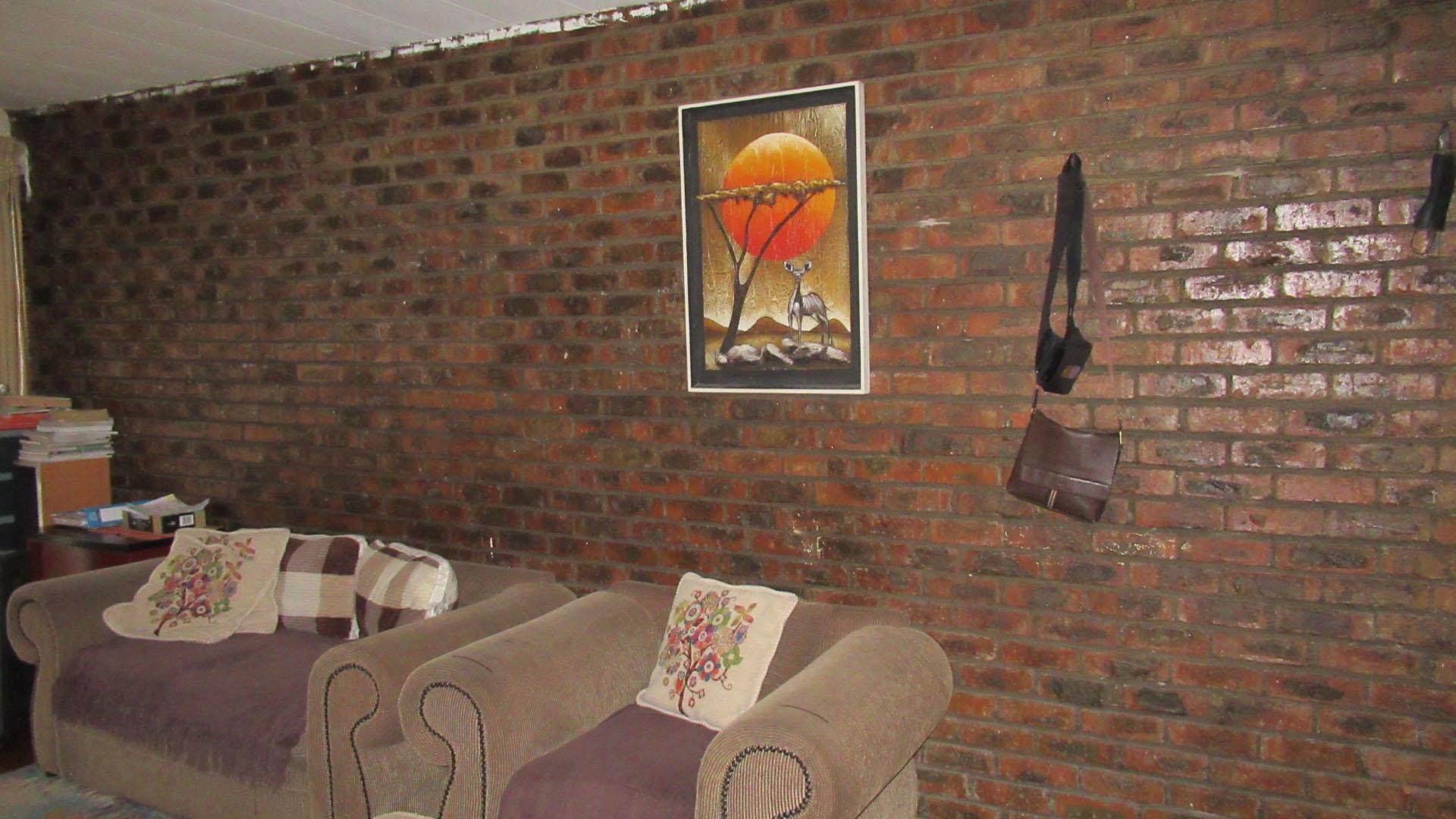 Lounges - 32 square meters of property in Germiston South