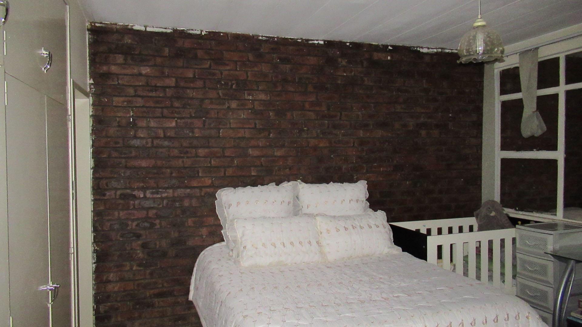 Main Bedroom - 23 square meters of property in Germiston South