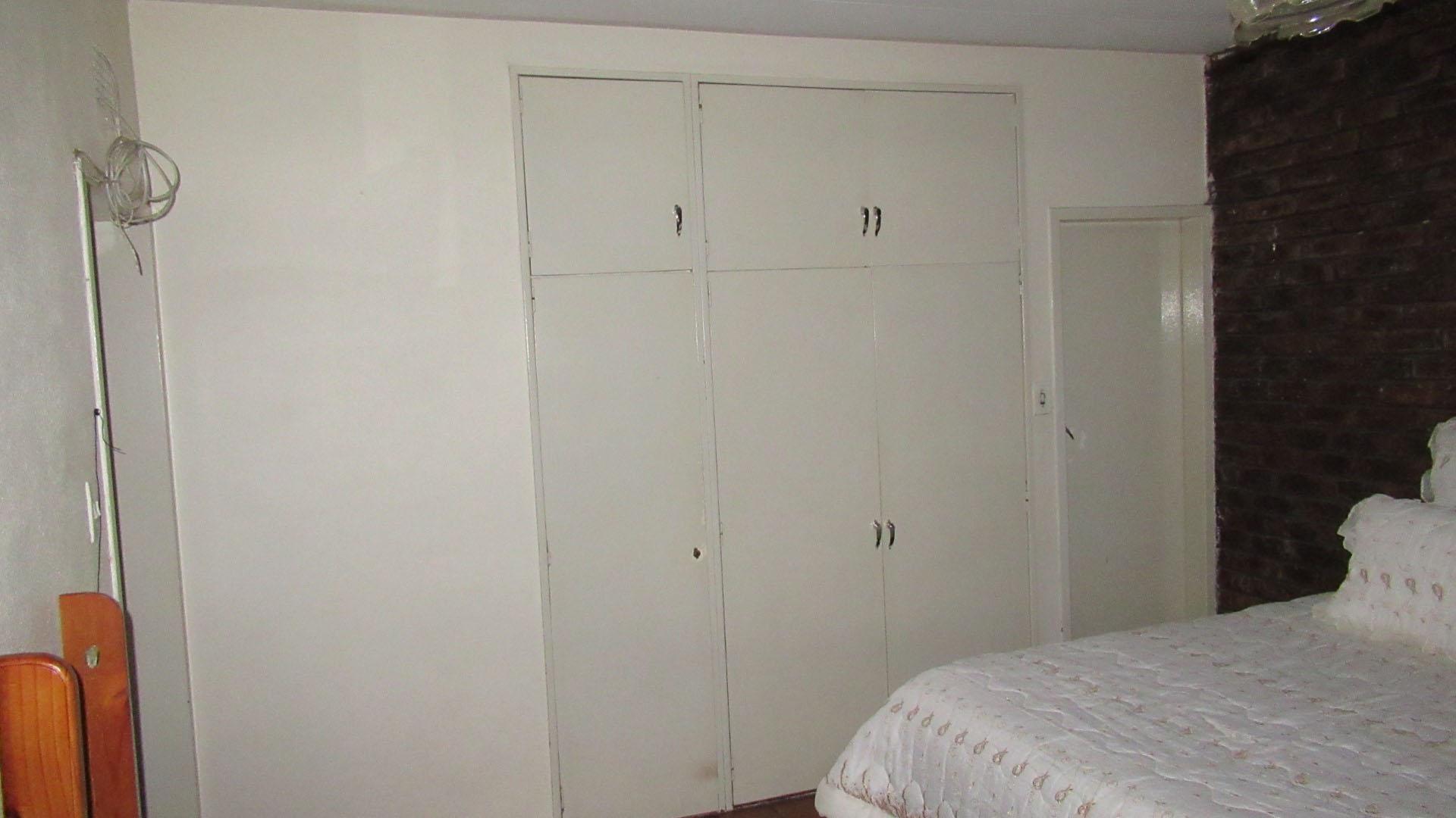 Main Bedroom - 23 square meters of property in Germiston South