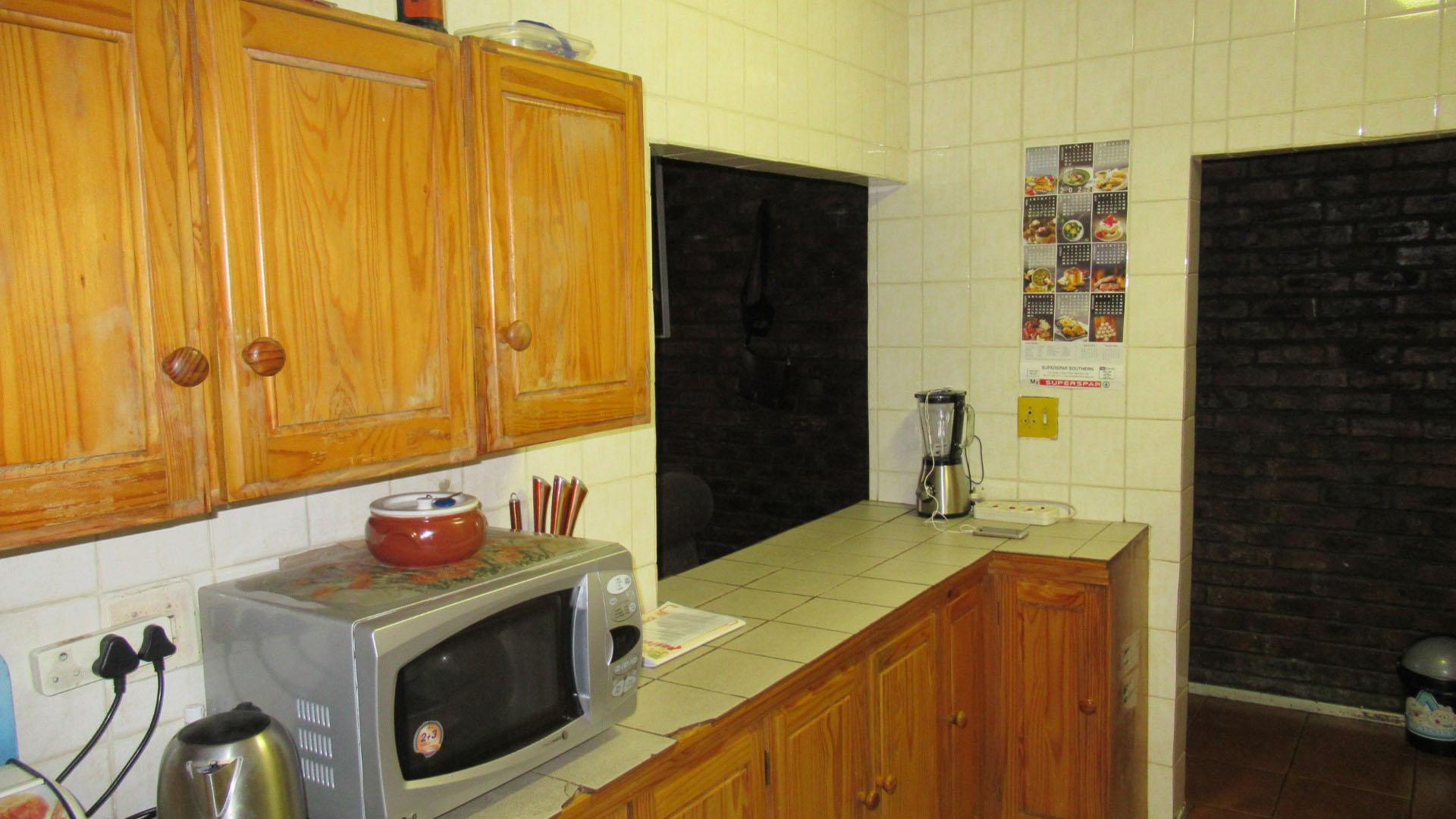 Kitchen - 14 square meters of property in Germiston South