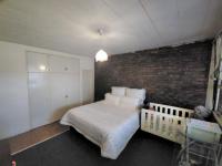 Bed Room 1 of property in Germiston South