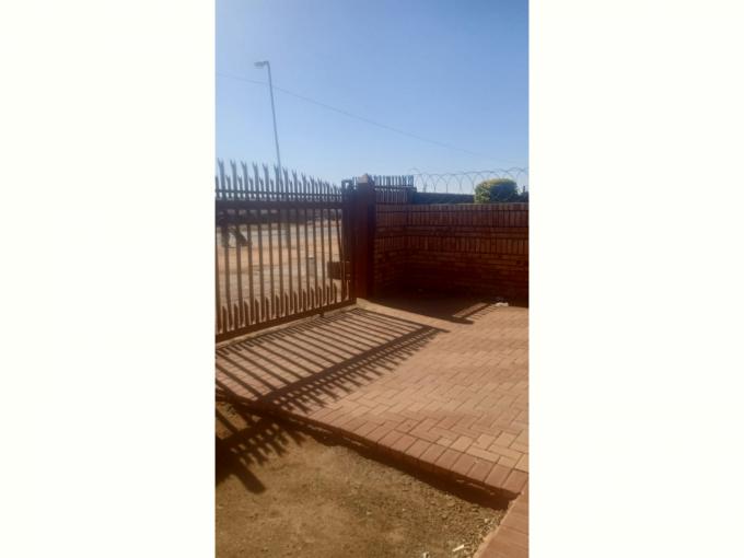 3 Bedroom House to Rent in Mabopane - Property to rent - MR515863