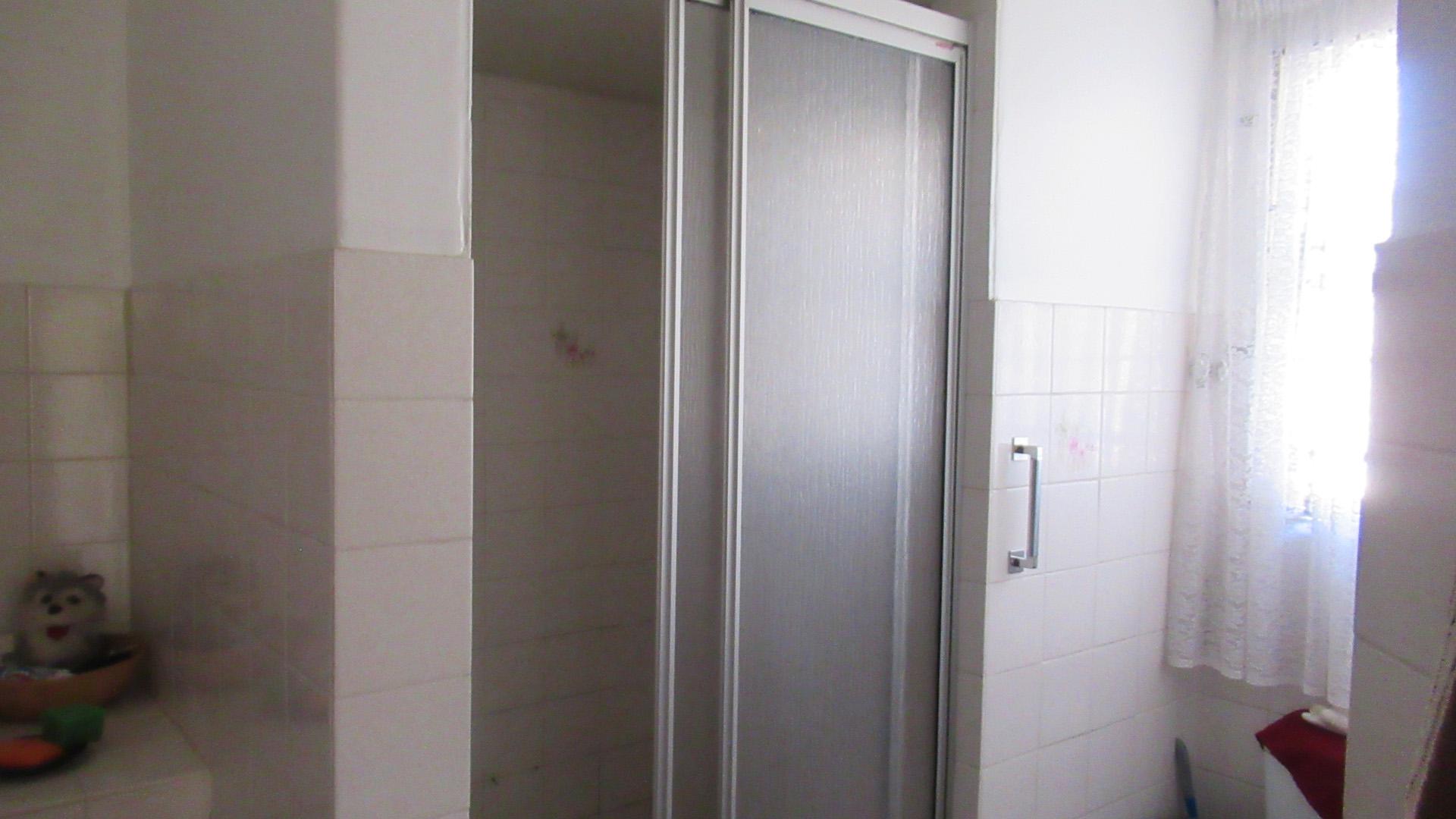 Bathroom 1 - 8 square meters of property in Pietermaritzburg (KZN)