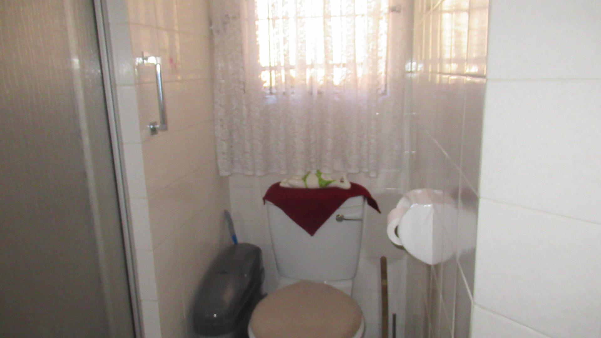Bathroom 1 - 8 square meters of property in Pietermaritzburg (KZN)