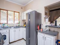 Kitchen - 13 square meters of property in Mariannhill Park