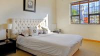 Bed Room 1 - 24 square meters of property in Walmer Estate 