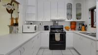 Kitchen - 11 square meters of property in Walmer Estate 