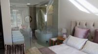 Main Bathroom - 8 square meters of property in Carlswald