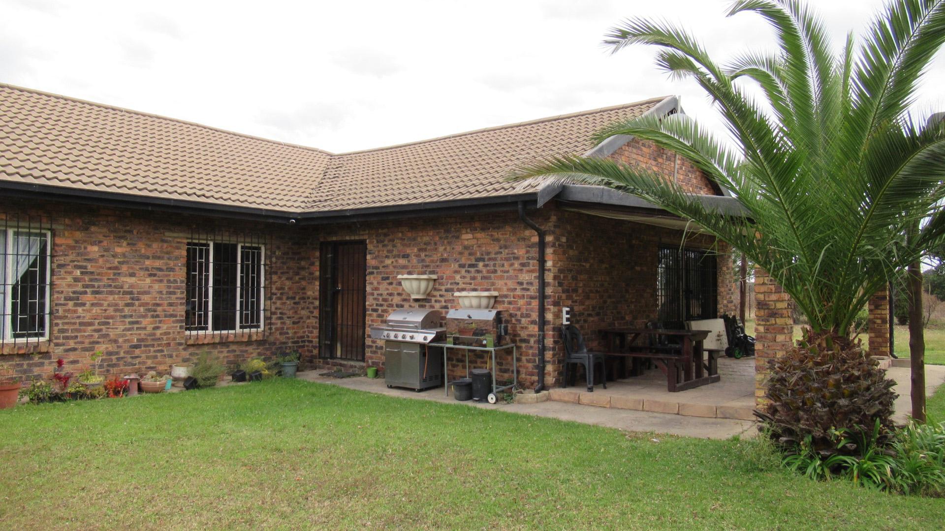 Front View of property in Valley Settlement