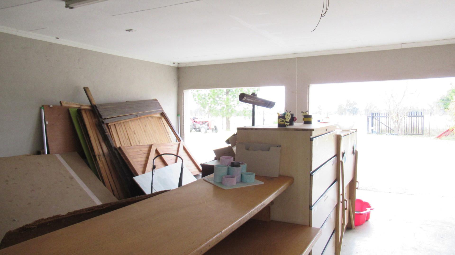 Rooms - 378 square meters of property in Valley Settlement