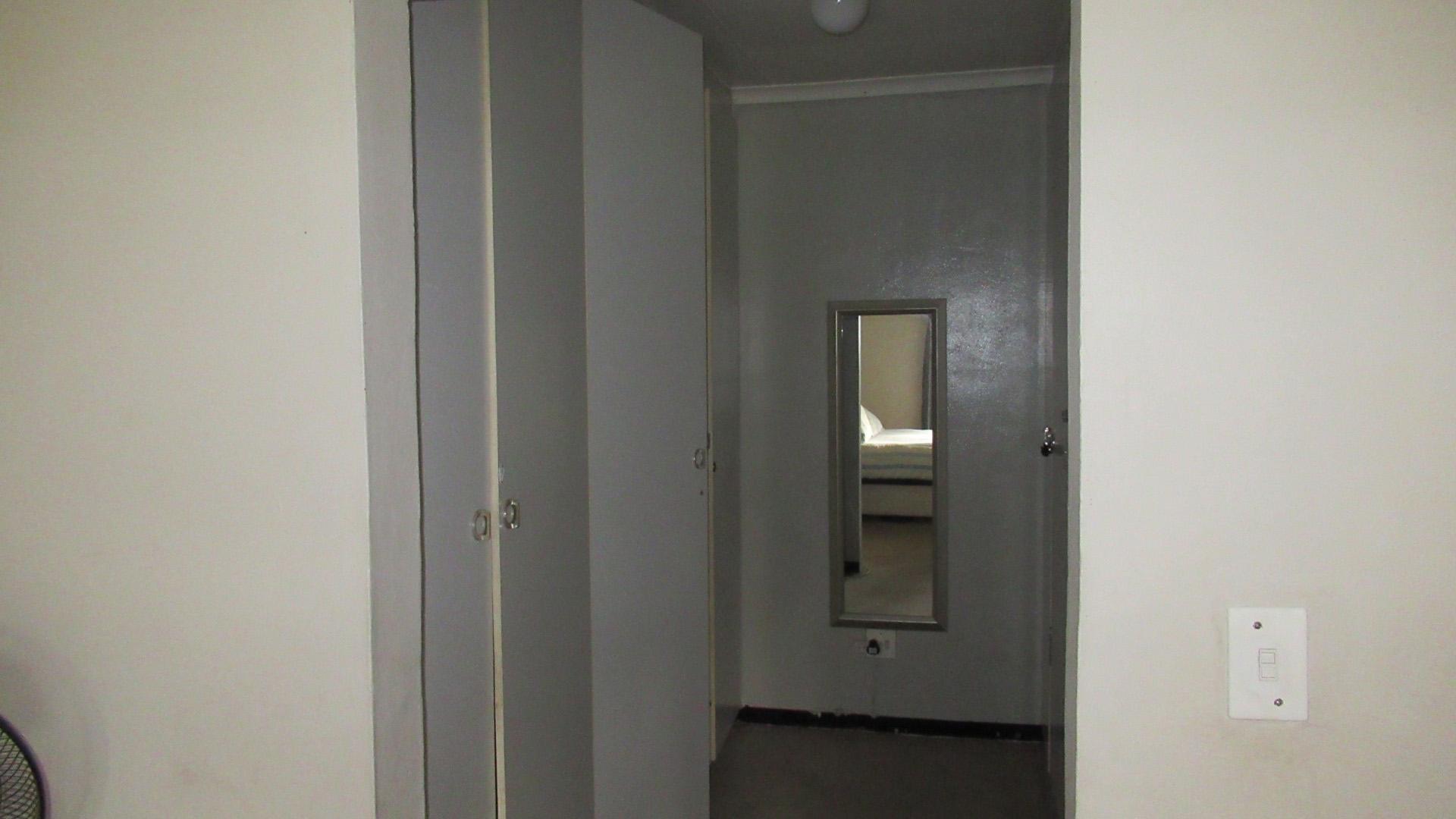 Spaces - 65 square meters of property in Valley Settlement