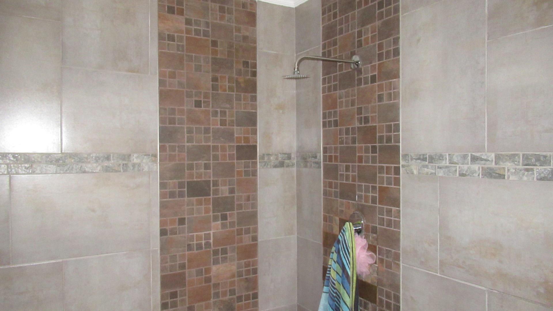 Bathroom 1 - 11 square meters of property in Valley Settlement