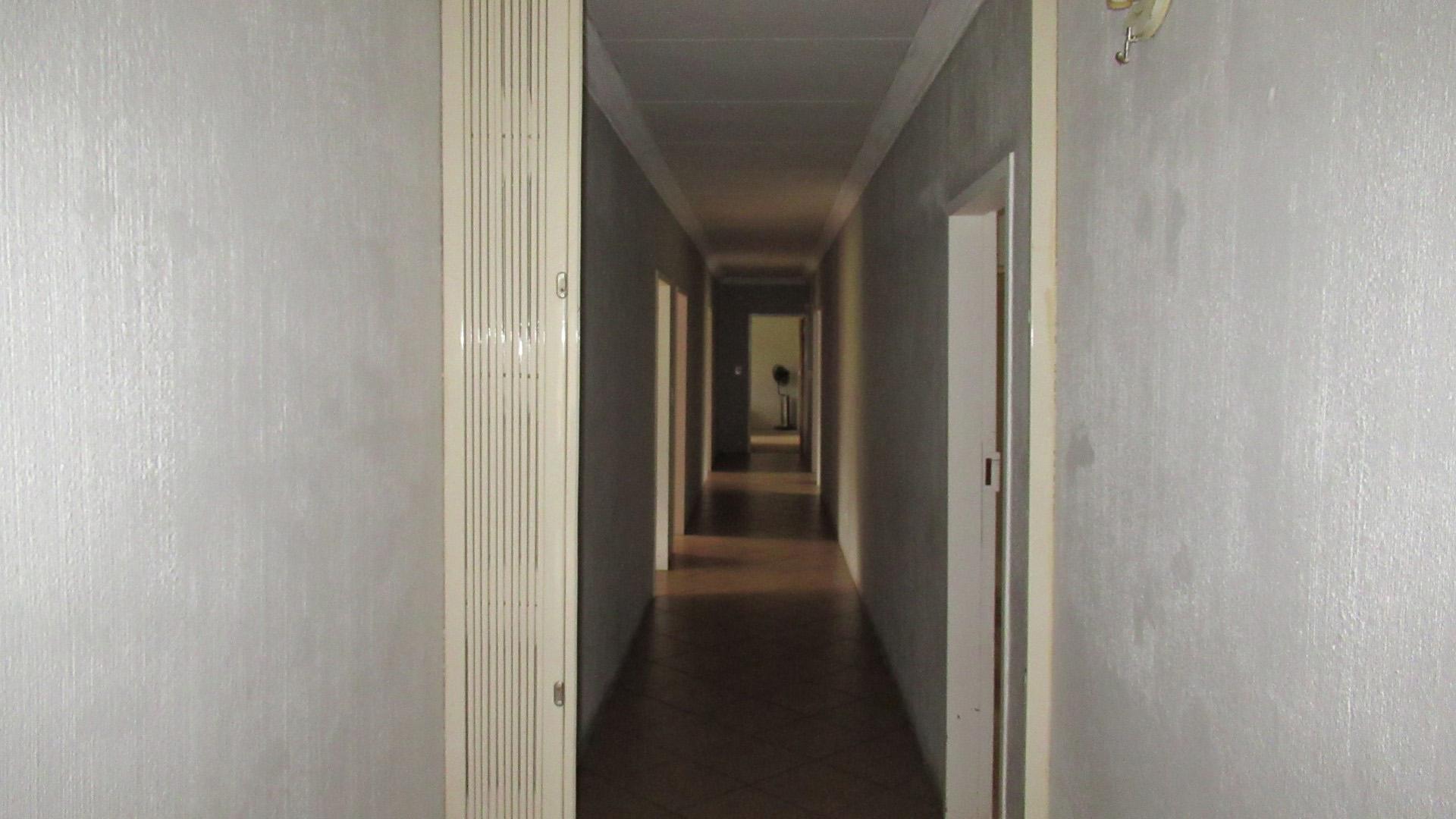 Spaces - 65 square meters of property in Valley Settlement