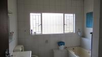Main Bathroom - 11 square meters of property in Valley Settlement