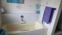 Main Bathroom - 11 square meters of property in Valley Settlement