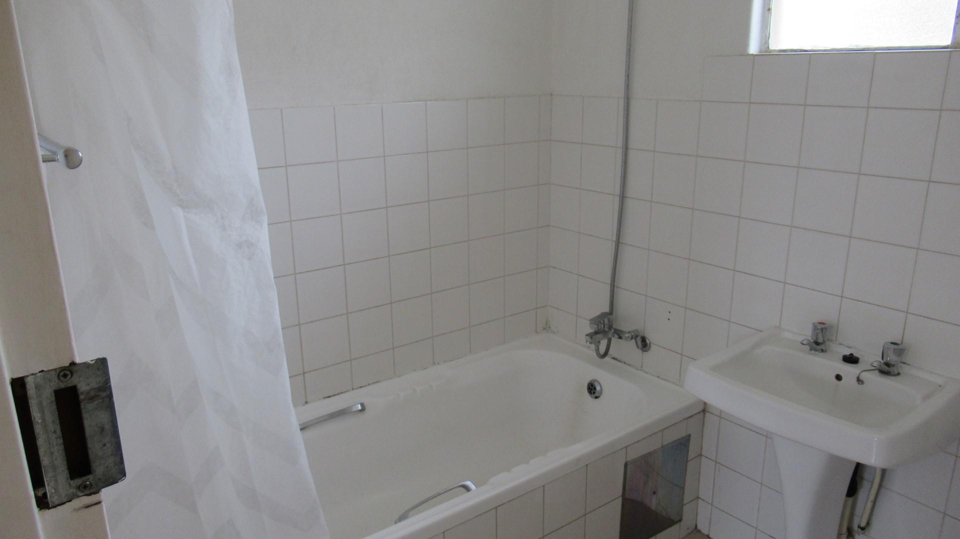 Bathroom 1 - 5 square meters of property in Kempton Park