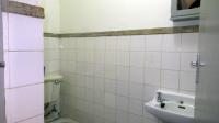 Bathroom 1 - 11 square meters of property in Doringkloof