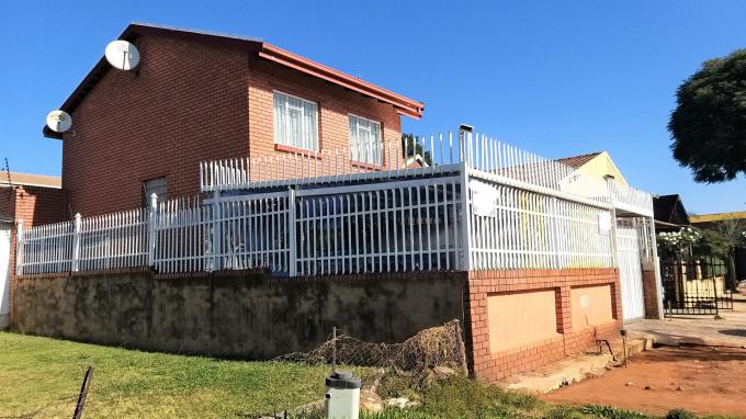 6 Bedroom House for Sale For Sale in Laudium - MR516624