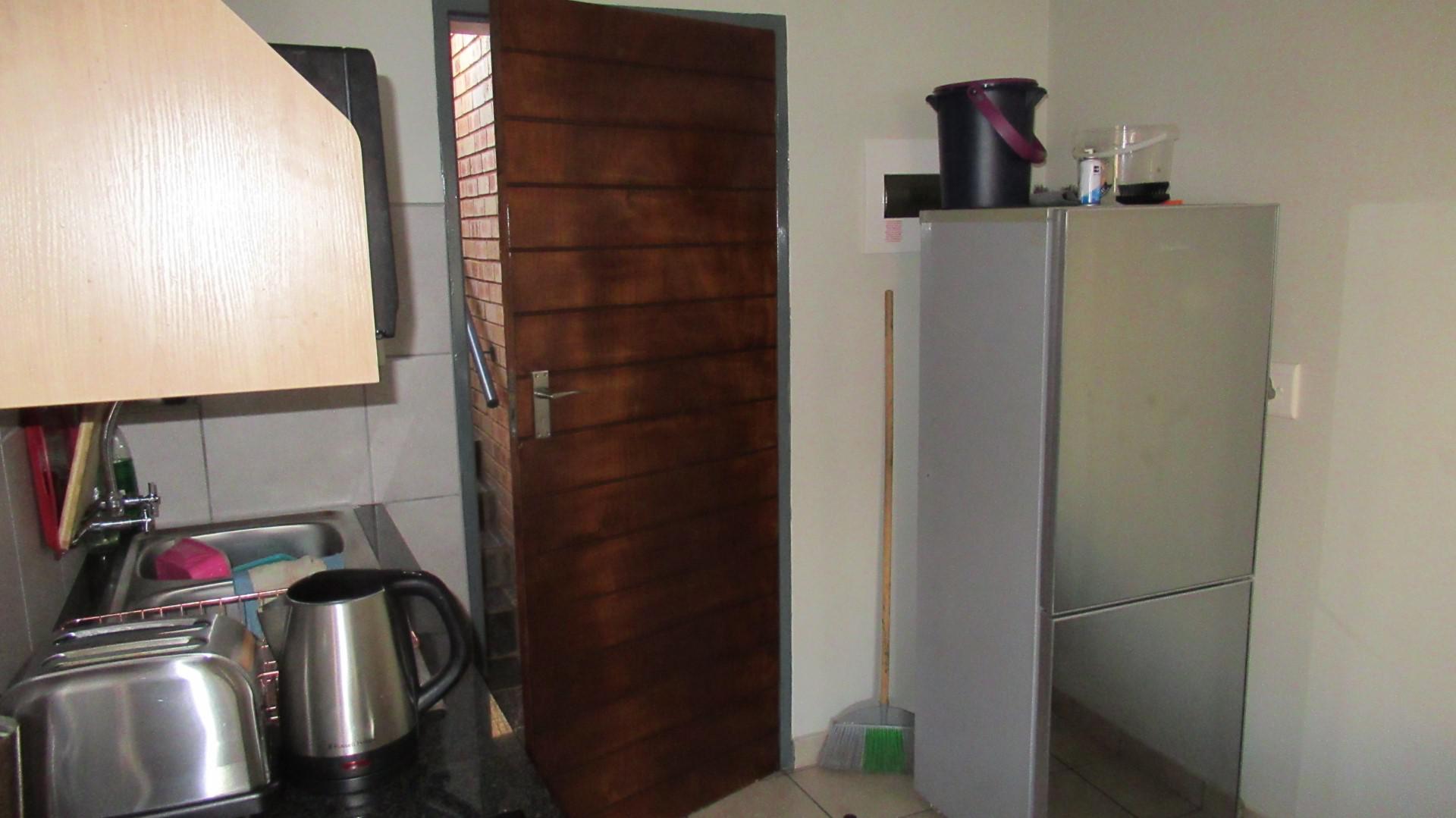 Kitchen - 6 square meters of property in Olifantsvlei
