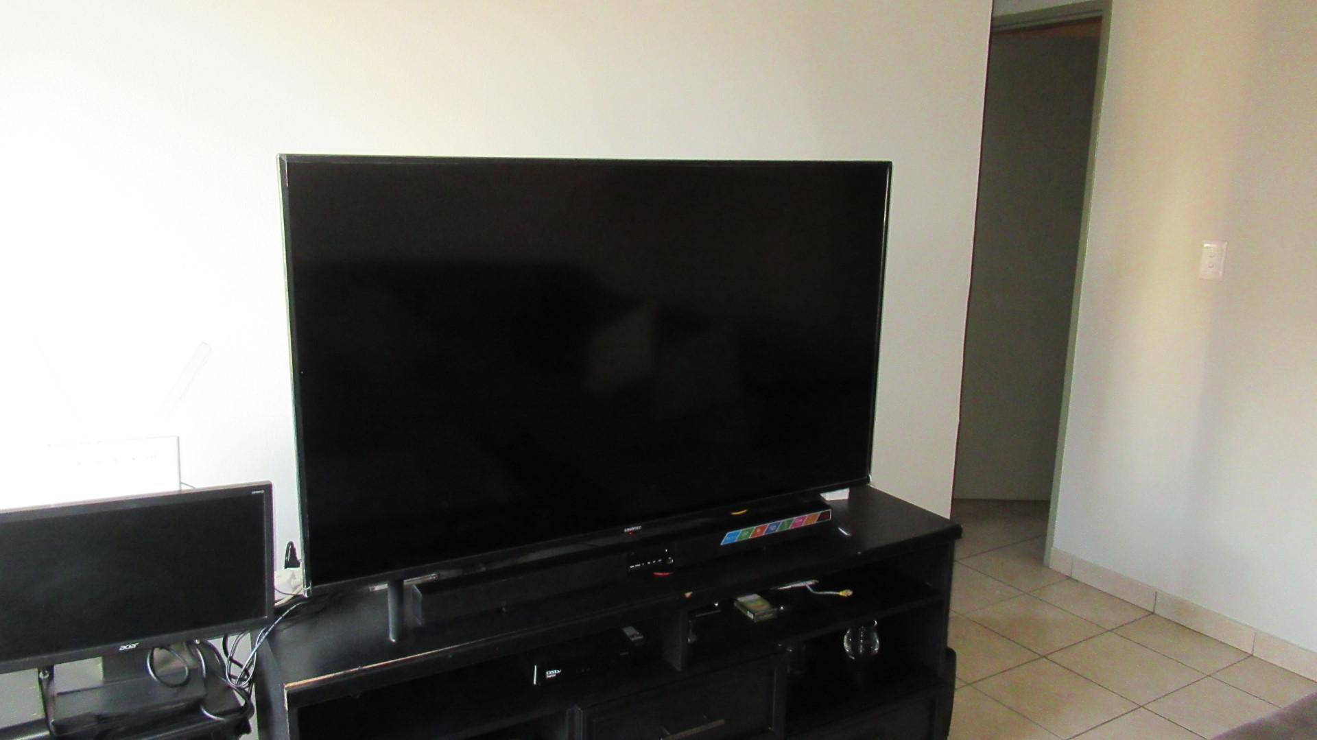 Lounges - 11 square meters of property in Olifantsvlei