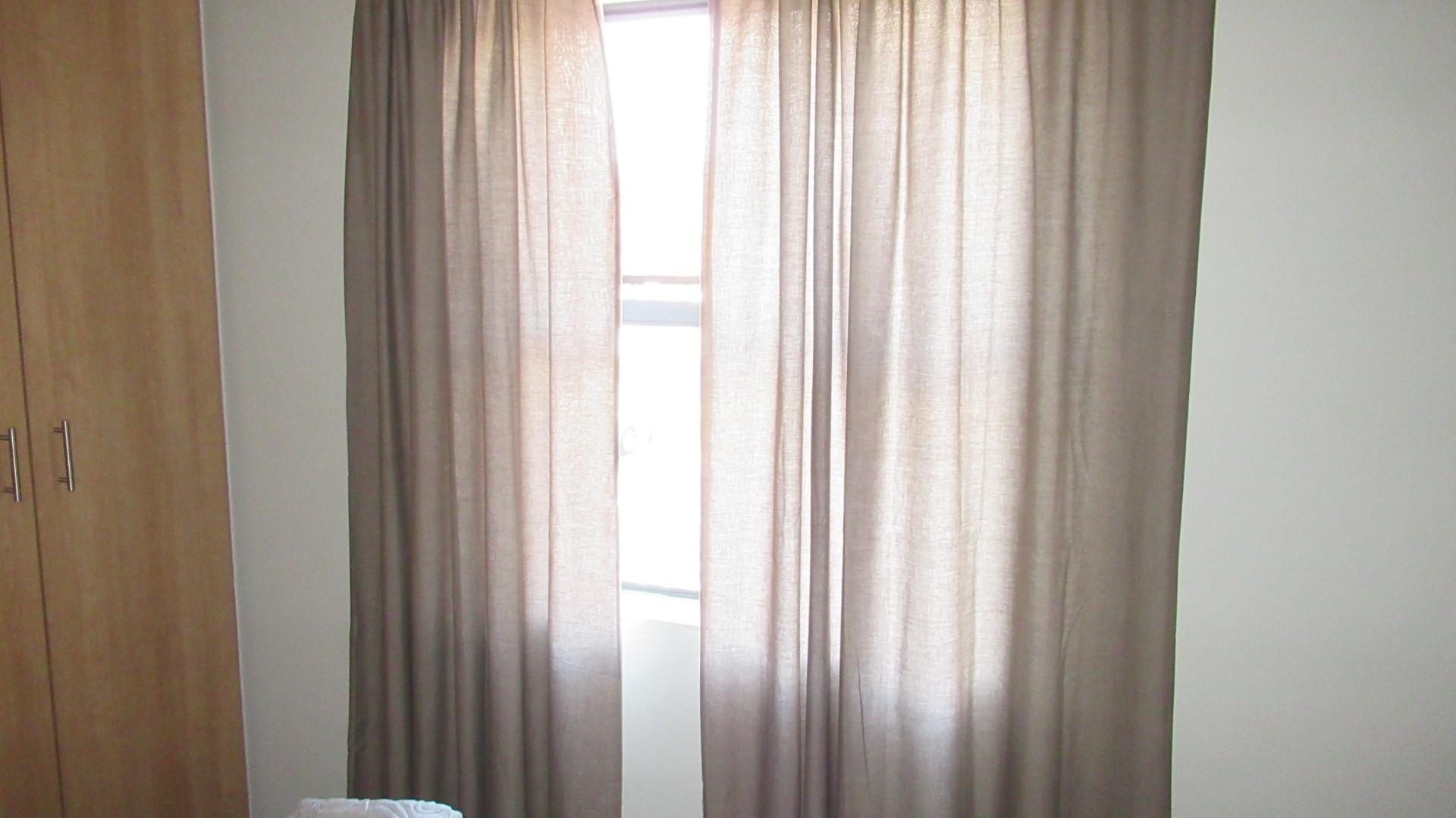 Main Bedroom - 10 square meters of property in Olifantsvlei