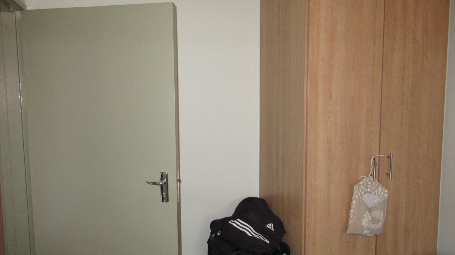 Bed Room 1 - 8 square meters of property in Olifantsvlei