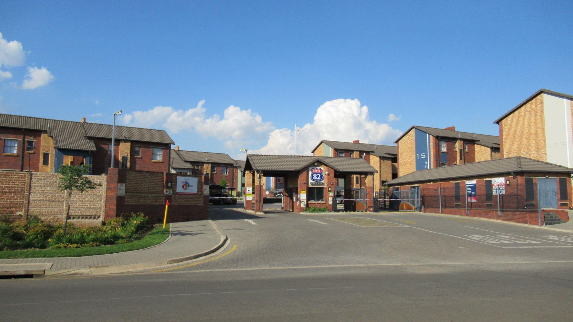 Front View of property in Olifantsvlei