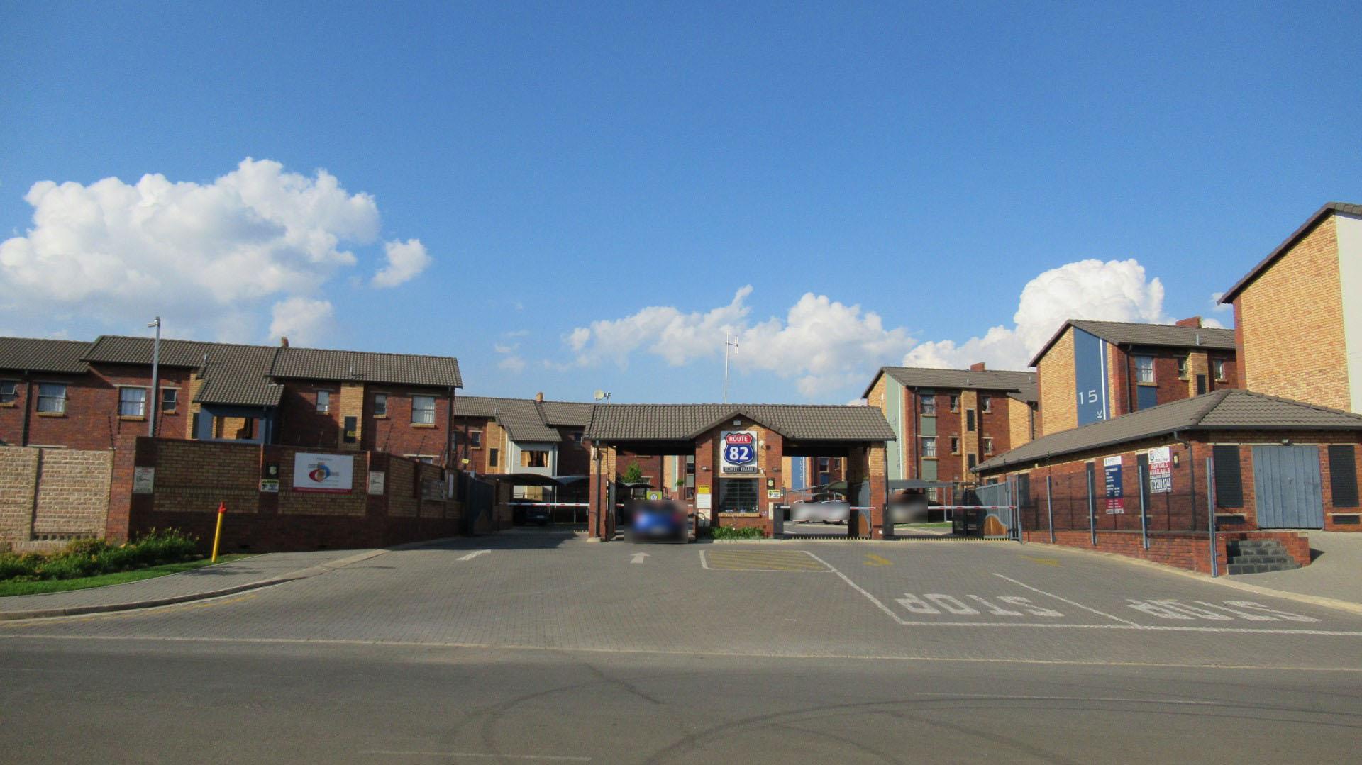 Front View of property in Olifantsvlei