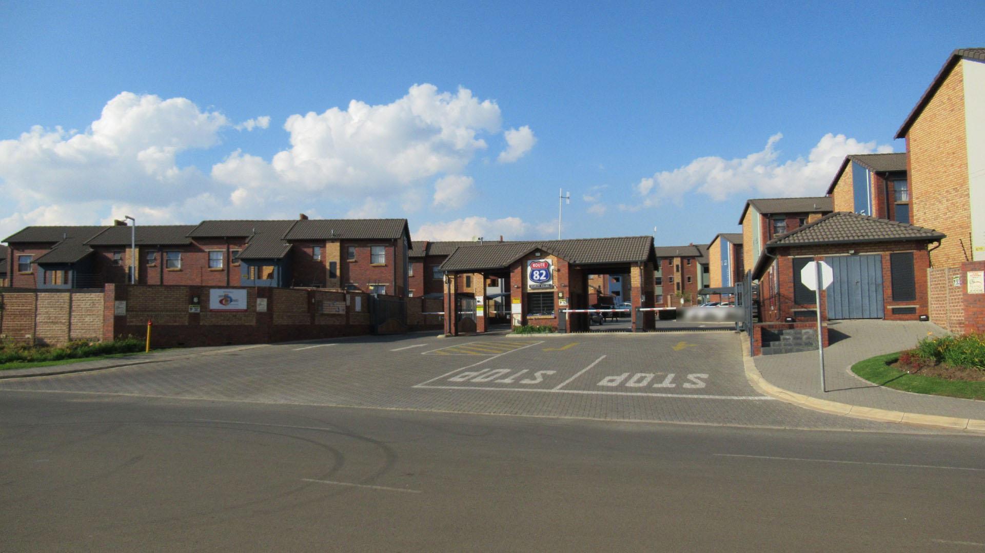 Front View of property in Olifantsvlei