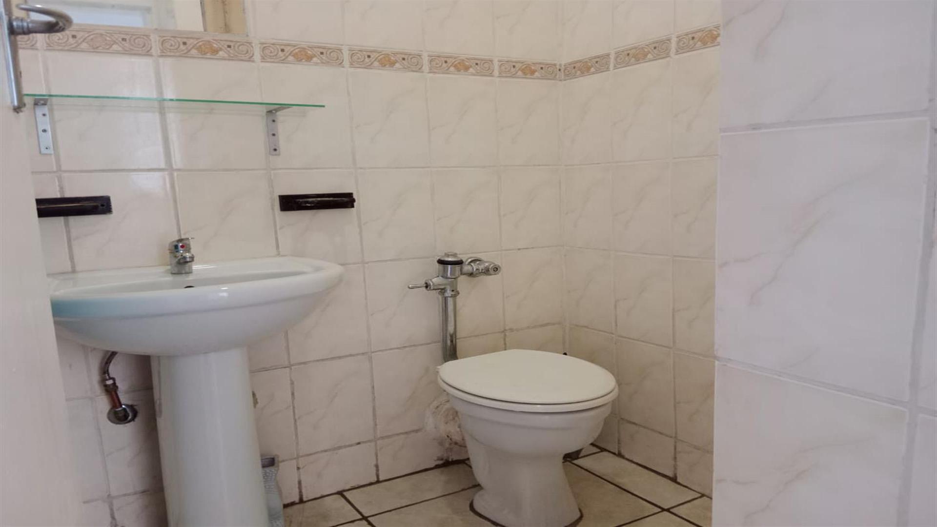 Guest Toilet - 3 square meters of property in Berea - JHB