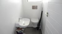 Guest Toilet - 2 square meters of property in Homes Haven