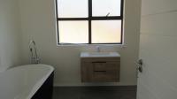 Main Bathroom - 11 square meters of property in Homes Haven