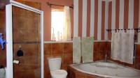 Main Bathroom - 16 square meters of property in The Reeds