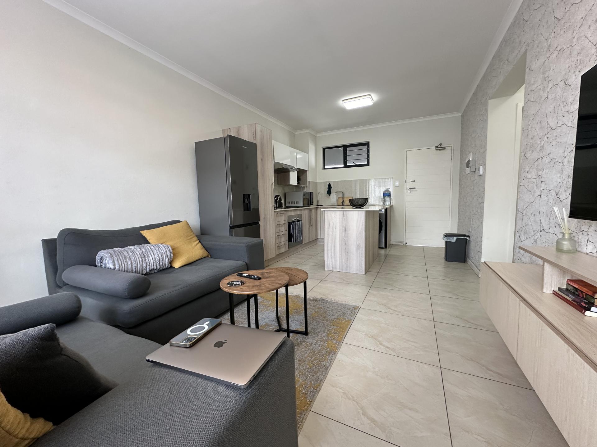 Lounges - 14 square meters of property in Randpark