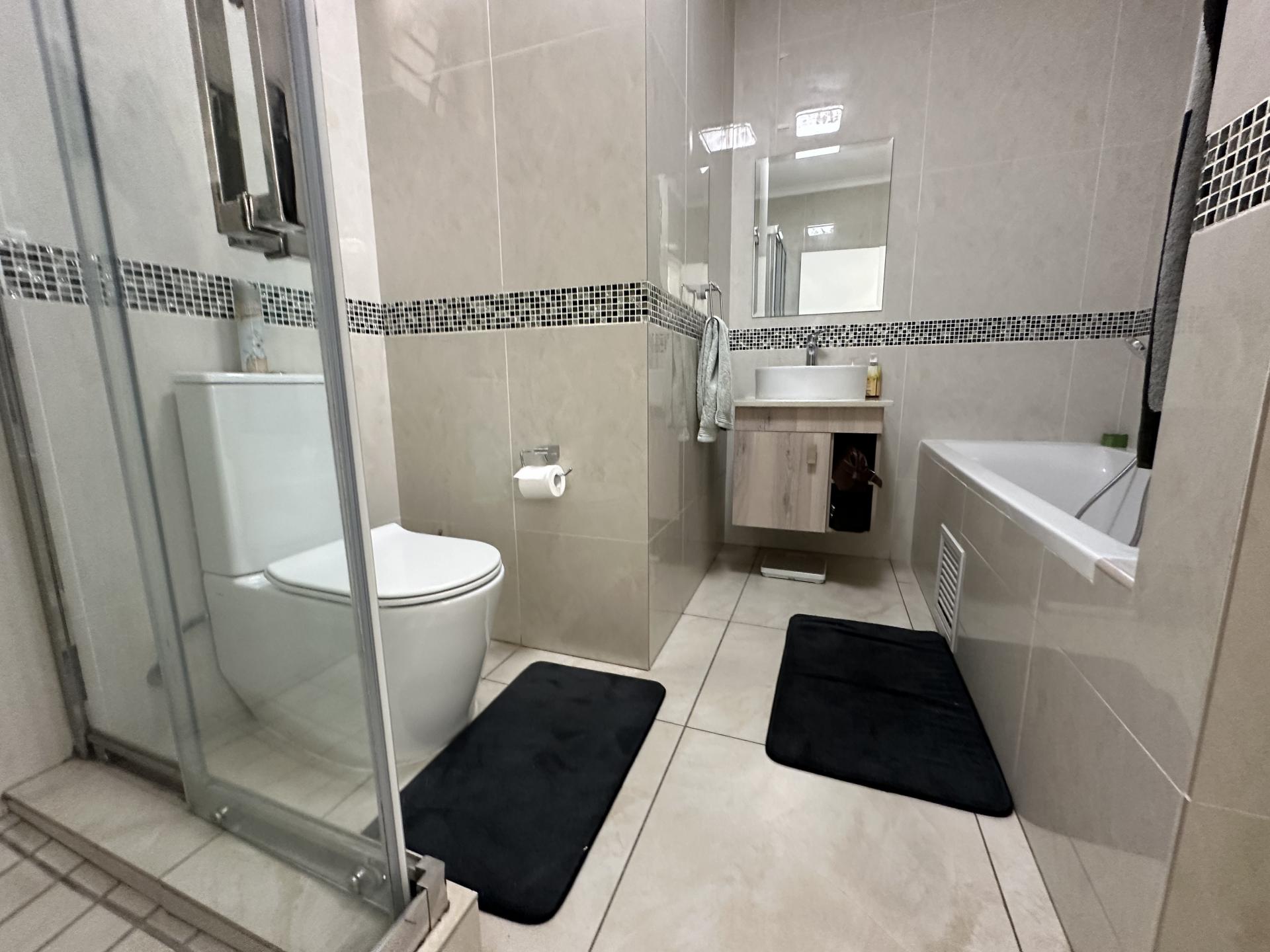 Bathroom 1 of property in Randpark