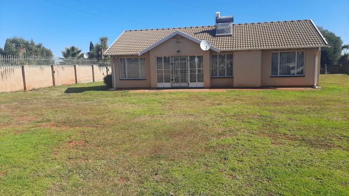 3 Bedroom House for Sale For Sale in Lenasia South - MR517051