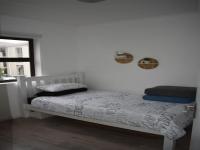 Bed Room 1 of property in Grassy Park